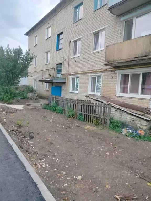 2-к кв. Саратовская область, Тарханы ст. ул. Дорожная, 3 (40.7 м) - Фото 1