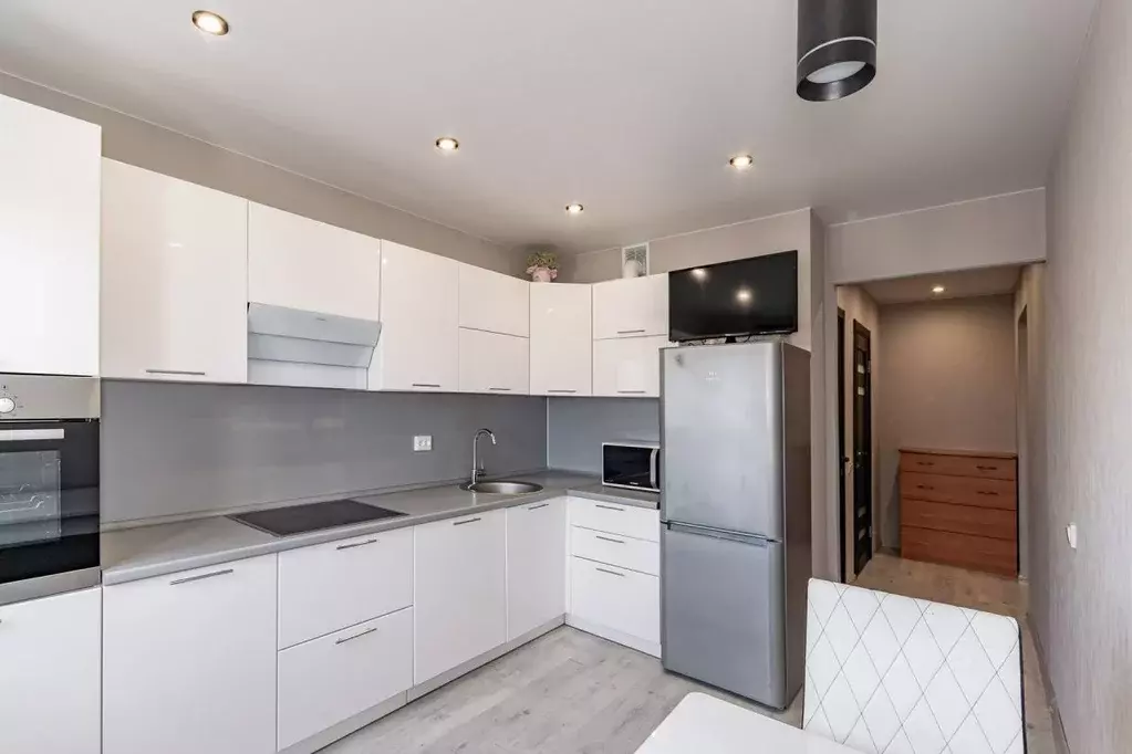 2-к кв. Свердловская область, Екатеринбург ул. Ангарская, 28 (55.4 м) - Фото 1