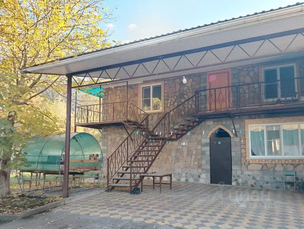 Дом в Карачаево-Черкесия, Теберда Карачаевский городской округ, ул. ... - Фото 1