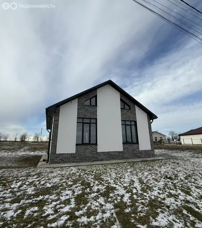 Дом в Симферопольский район, село Урожайное (150 м) - Фото 1