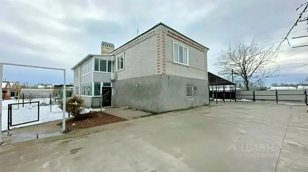 Дом в Краснодарский край, Лабинск Учебная ул. (150 м) - Фото 1