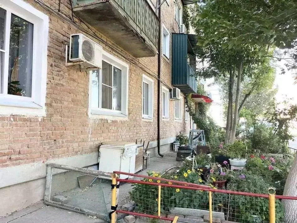 3-к кв. Астраханская область, с. Икряное ул. Советская, 42 (54.7 м) - Фото 1