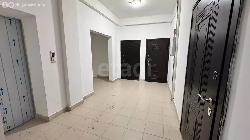 3-комнатная квартира: Каспийск, улица М. Халилова, 22А (140 м) - Фото 2