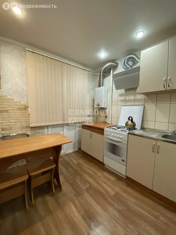 3-комнатная квартира: Октябрьский, Девонская улица, 8 (55 м) - Фото 1