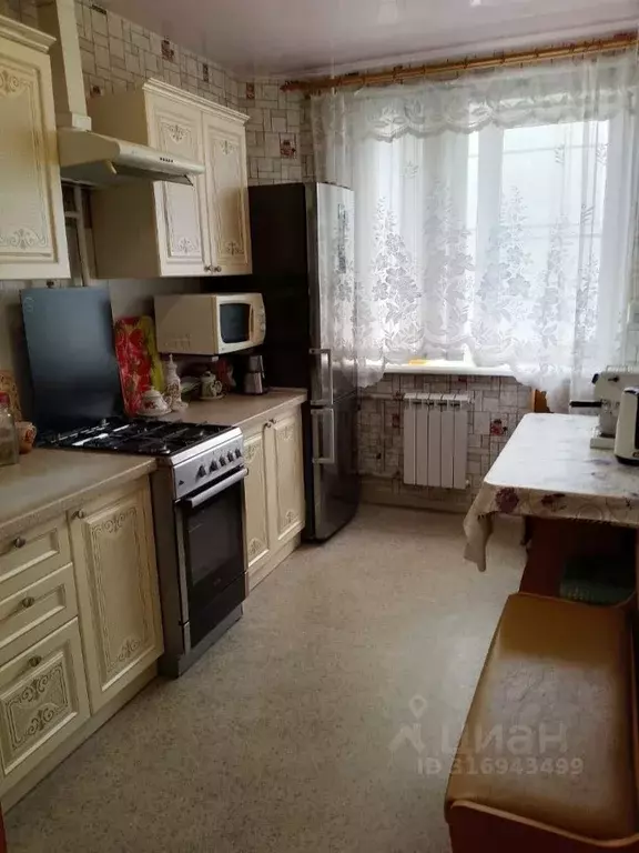 3-к кв. Волгоградская область, Волгоград бул. Энгельса, 29 (64.8 м) - Фото 0