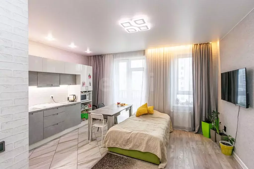 2-к кв. Тюменская область, Тюмень ул. Александра Протозанова, 8 (66.0 ... - Фото 1