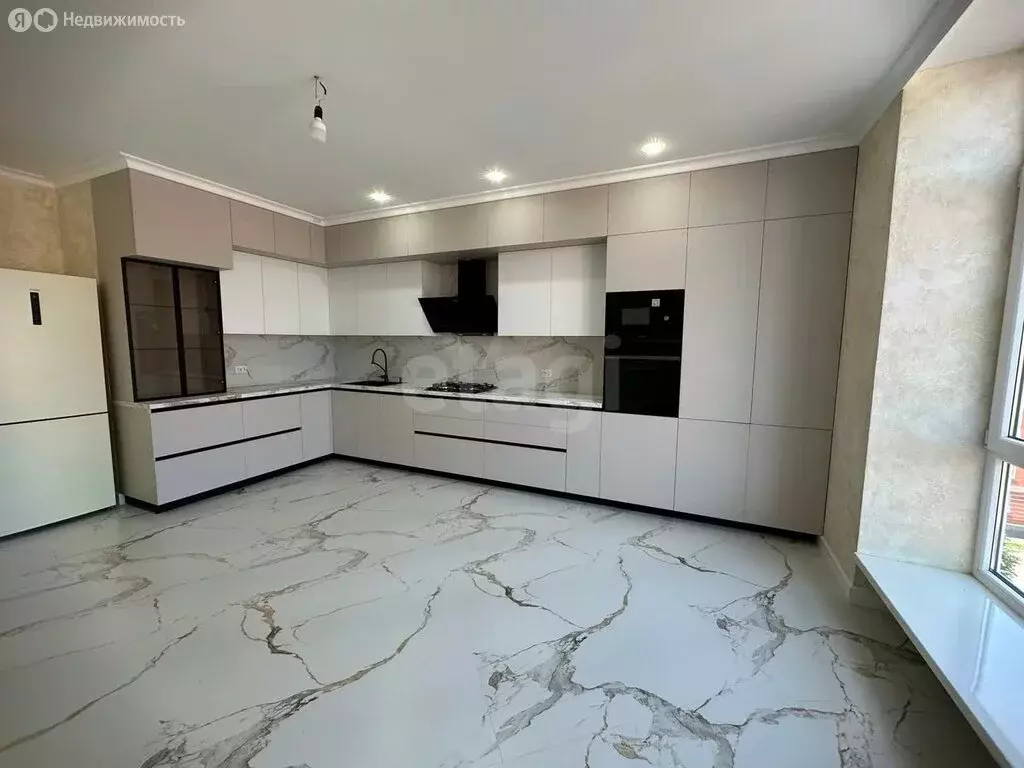 2-комнатная квартира: Владикавказ, улица Астана Кесаева, 44Д (88.1 м) - Фото 0