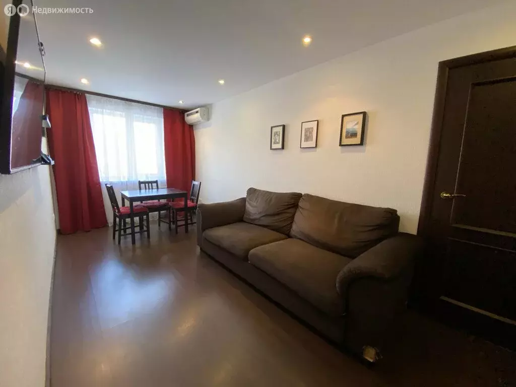 3-комнатная квартира: Уфа, улица Братьев Кадомцевых, 6 (56.6 м) - Фото 2