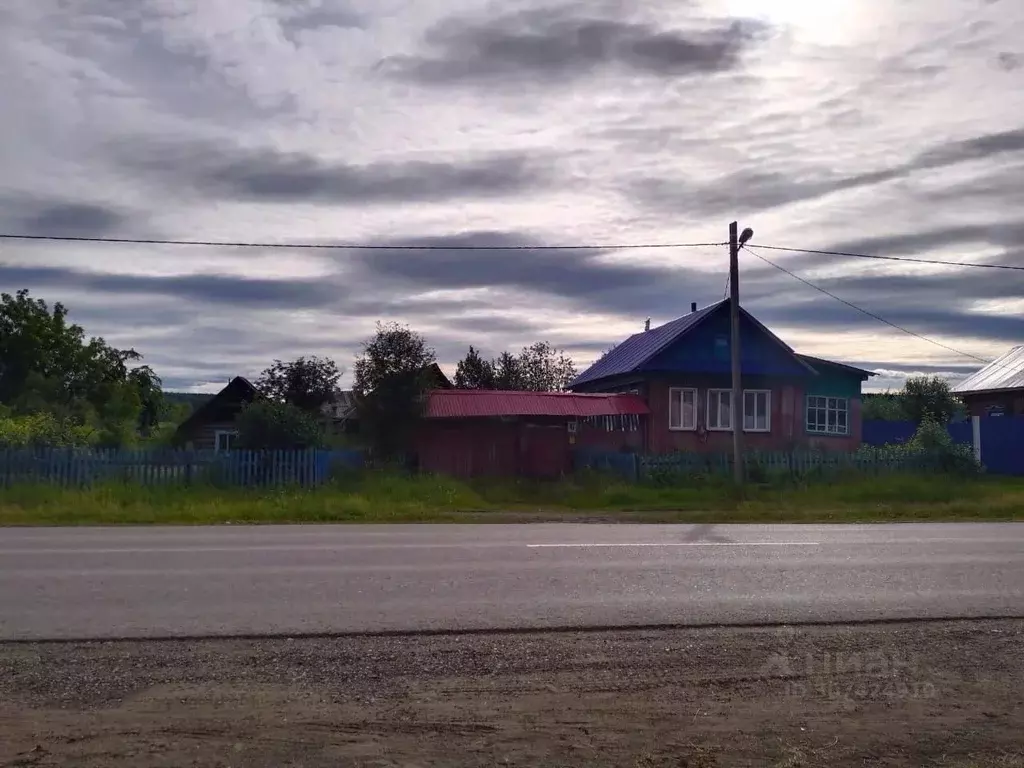 Дом в Башкортостан, Мечетлинский район, с. Большеустьикинское ... - Фото 0