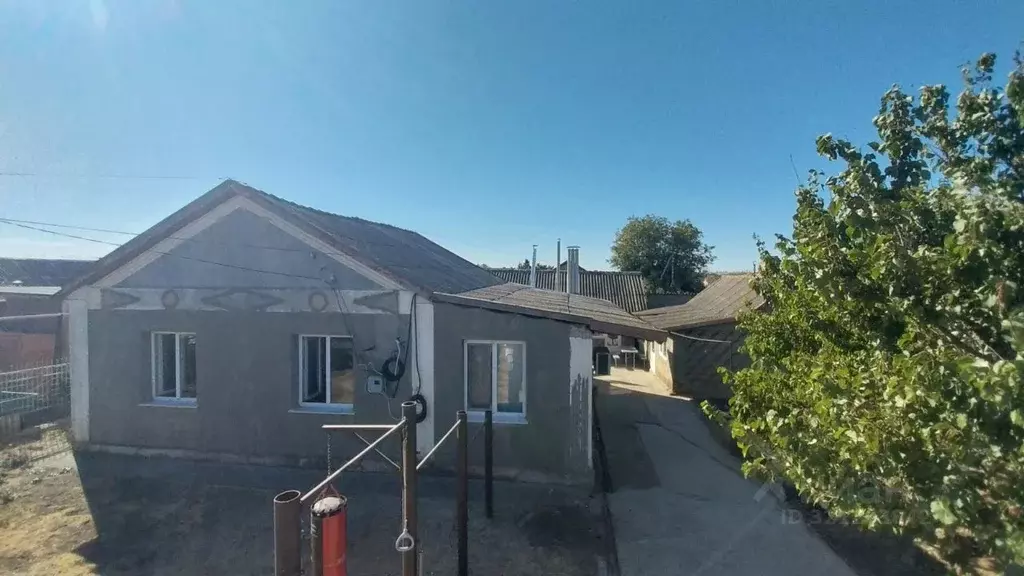 Дом в Крым, Сакский район, Ореховское с/пос, с. Червоное ул. ... - Фото 2