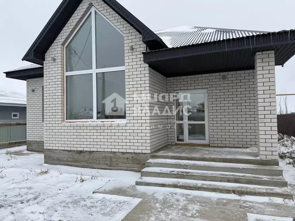 Дом в Омская область, Омский район, с. Усть-Заостровка ул. Центральная ... - Фото 1