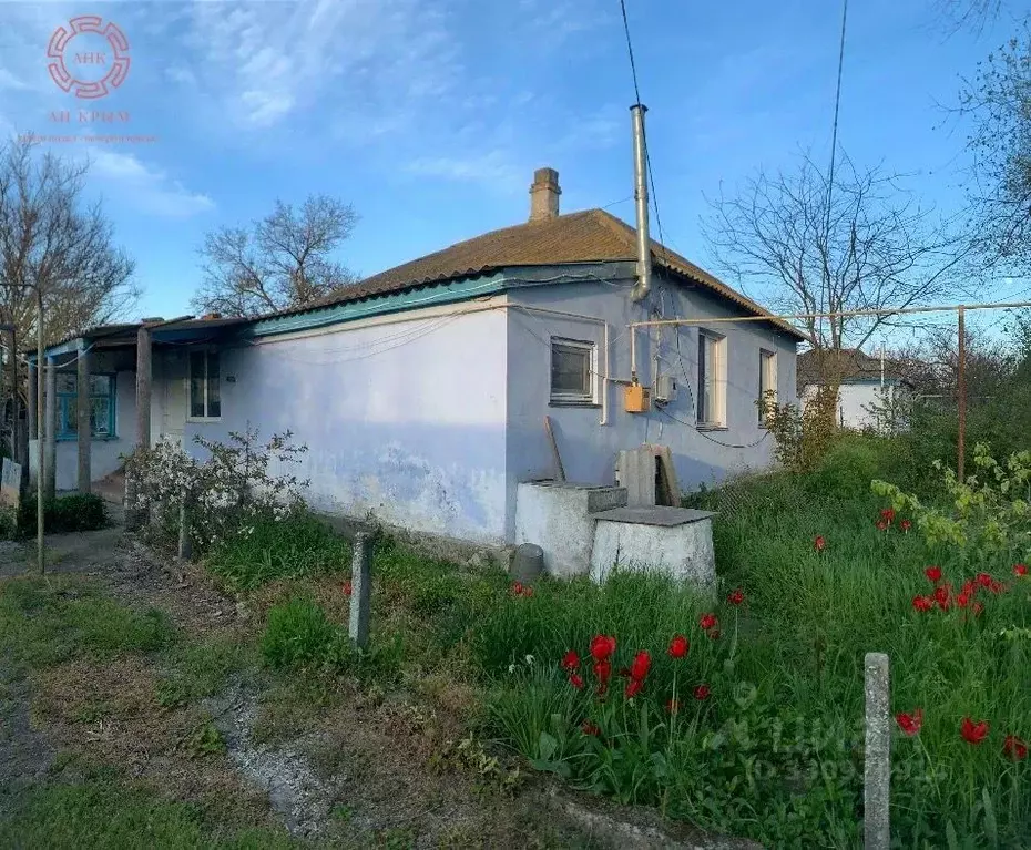 Дом в Крым, с. Ленинское ул. Октябрьская, 3 (67 м) - Фото 1