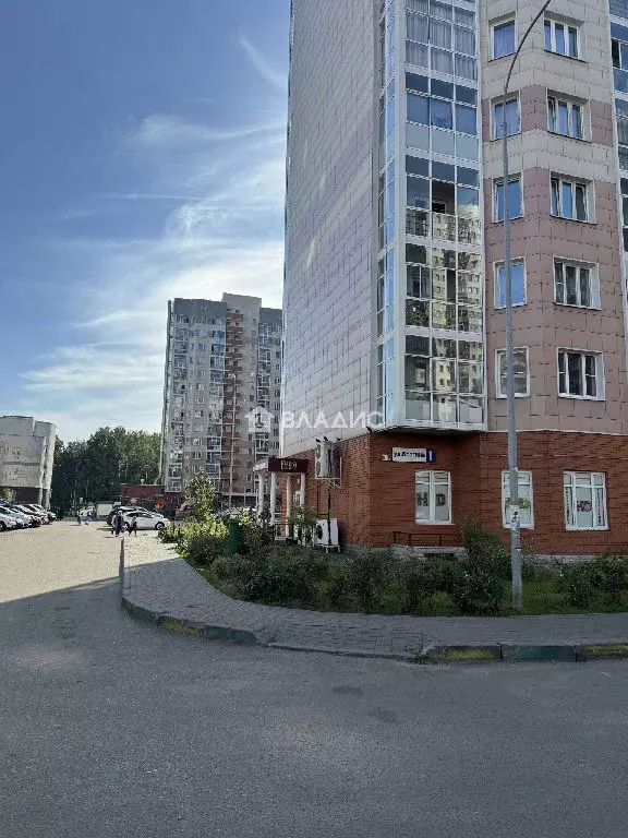 Продается 4-комнатная квартира - Фото 2