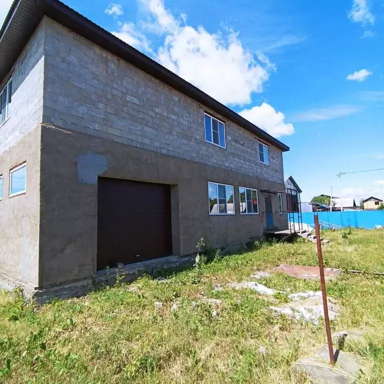 Дом в Еврейская автономная область, Биробиджан Молодежная ул., 15 (160 ... - Фото 0