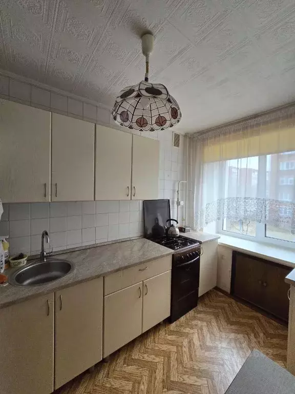2-к кв. Омская область, Омск ул. Романенко, 10Б (50.0 м) - Фото 0