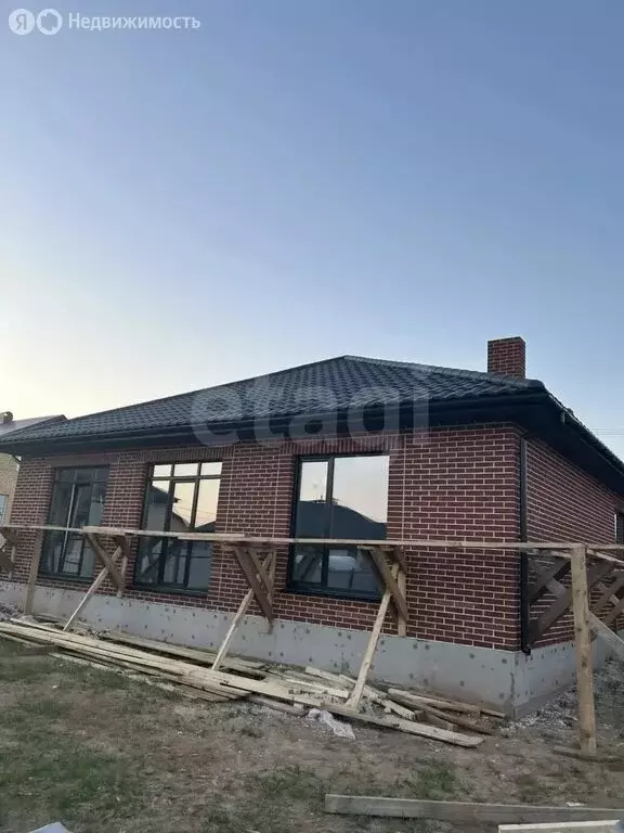 Дом в Елабуга, улица Дружбы Народов (140 м) - Фото 1