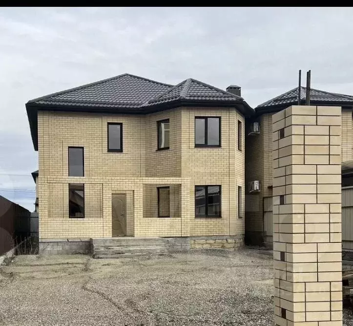 Дом в Ставропольский край, Ставрополь № 11 мкр, ул. Сипягина, 2 (209 ... - Фото 1