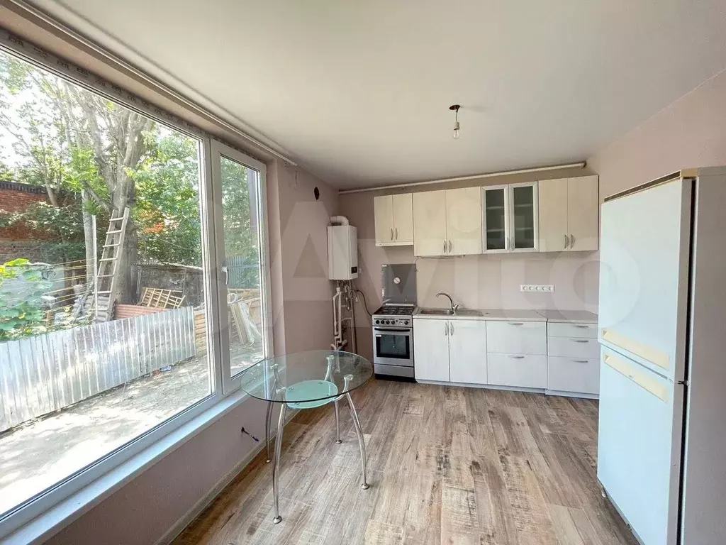 3-к. квартира, 70 м, 1/1 эт. - Фото 1