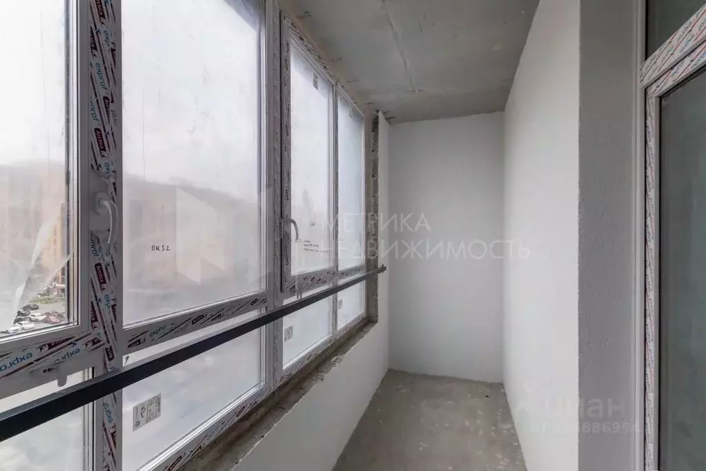 2-к кв. Тюменская область, Тюмень ул. Братьев Бондаревых, 5 (65.5 м) - Фото 1