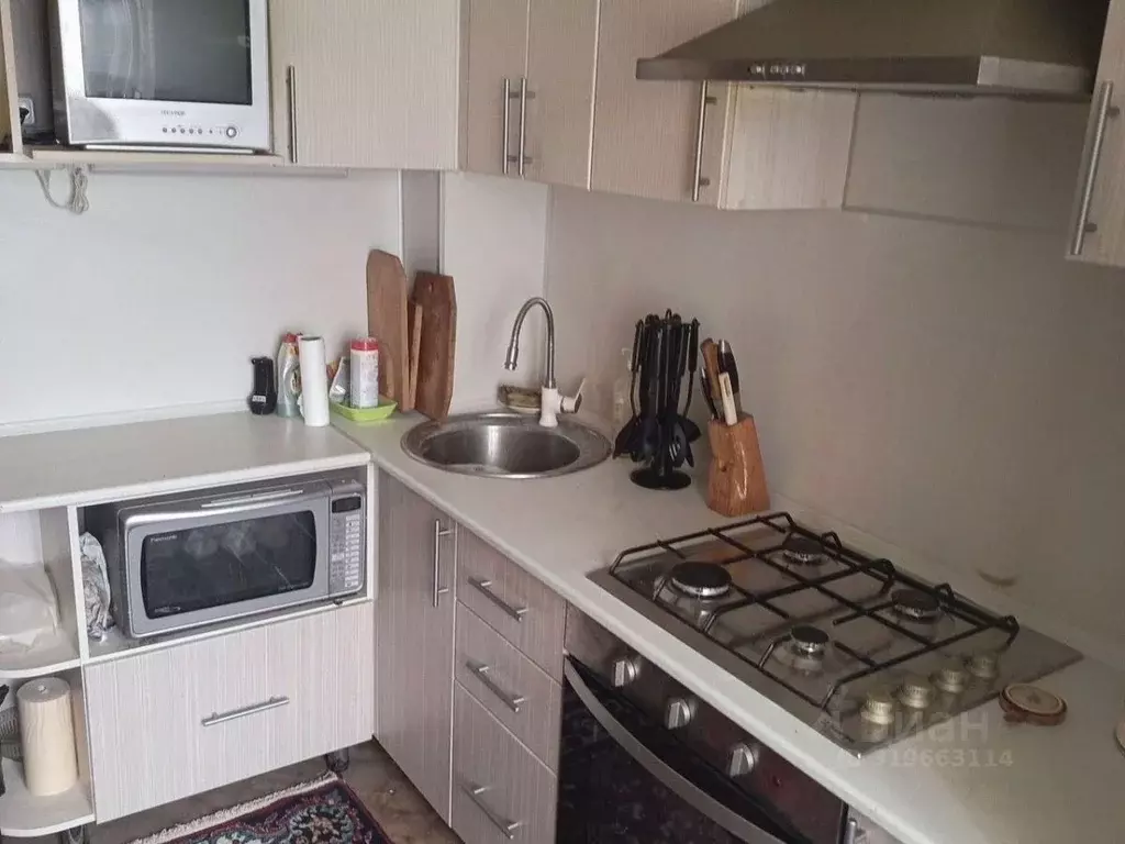 3-к кв. Белгородская область, Старый Оскол Молодогвардеец мкр, 17 ... - Фото 0