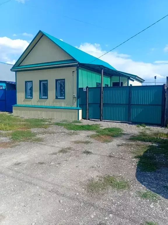 Дом в Саратовская область, Пугачев ул. Карла Маркса, 37 (80 м) - Фото 1