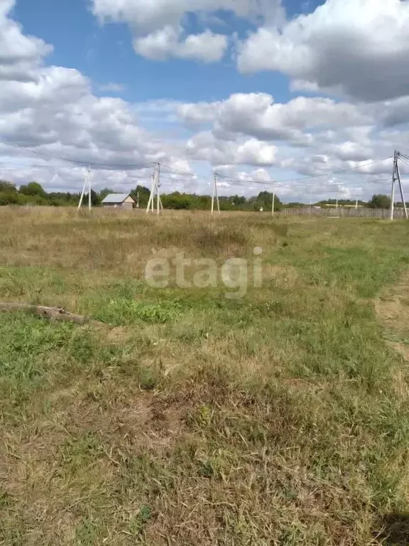 Участок в Башкортостан, Стерлибашевский сельсовет, с. Стерлибашево ул. ... - Фото 0