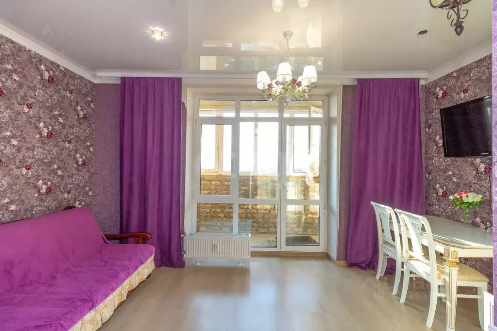 Студия Тюменская область, Тюмень ул. Тимофея Чаркова, 79 (28.2 м) - Фото 1