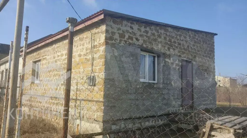 Дом в Крым, Сакский район, с. Суворовское ул. Суворовская, 1А (64 м) - Фото 1