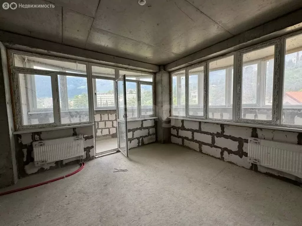 3-комнатная квартира: Ялта, улица Руданского, 21Б (74.64 м) - Фото 0