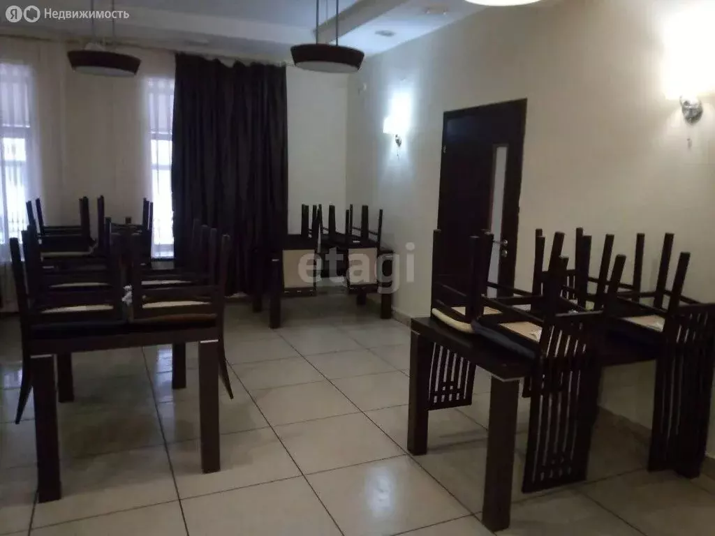 Торговая площадь (819 м) - Фото 1