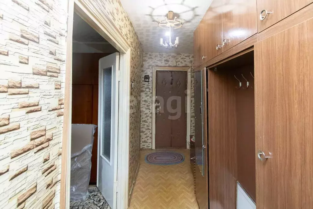3-комнатная квартира: Тюмень, Холодильная улица, 11 (64.2 м) - Фото 2