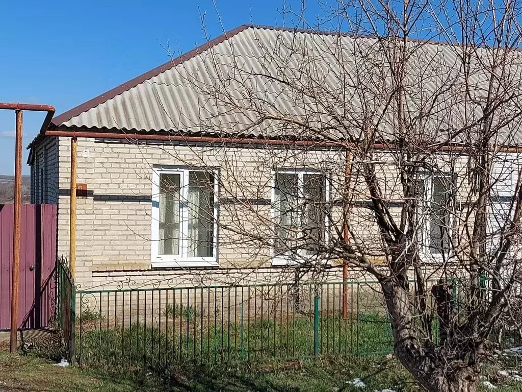 Дом в Ростовская область, Матвеево-Курганский район, с. Ряженое ... - Фото 0