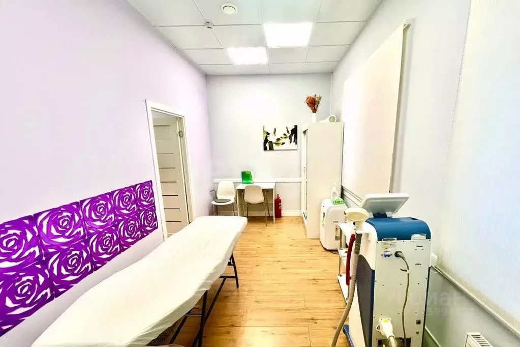 Помещение свободного назначения в Санкт-Петербург просп. Королева, ... - Фото 1