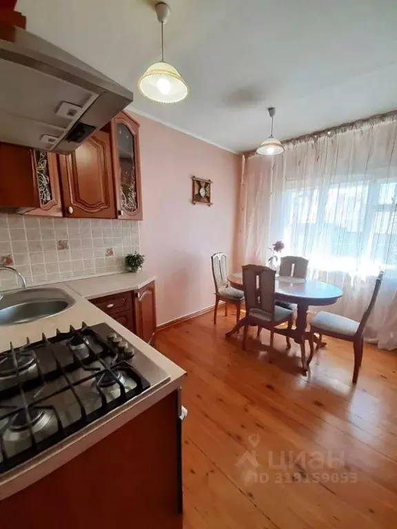 Дом в Оренбургская область, Оренбург Спортивная ул., 11 (100 м) - Фото 1