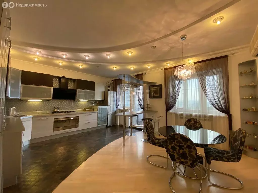 3-комнатная квартира: Пятигорск, улица Кучуры, 1А/1 (178.6 м) - Фото 1