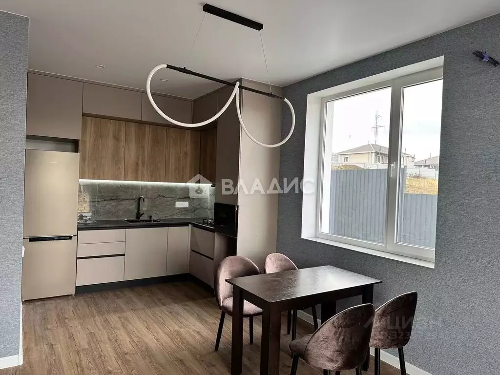 Дом в Крым, Симферопольский район, Добровское с/пос, с. Лозовое ул. ... - Фото 1