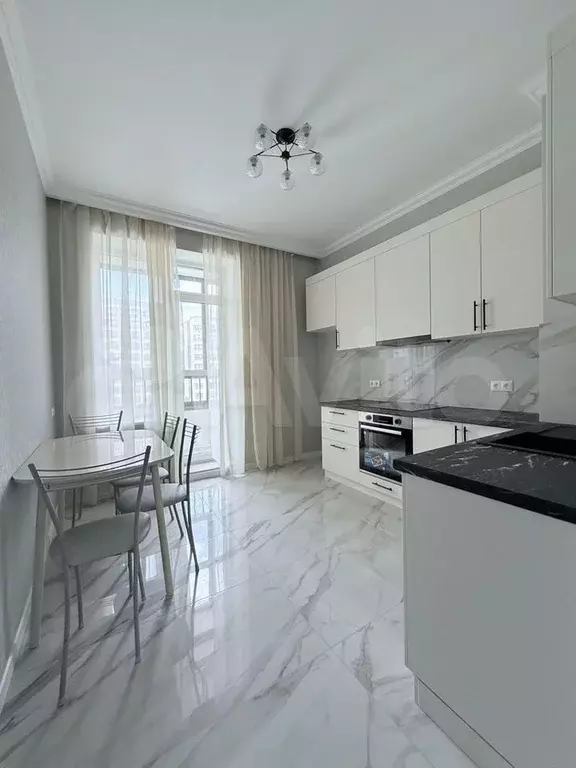3-к. квартира, 90 м, 11/17 эт. - Фото 1