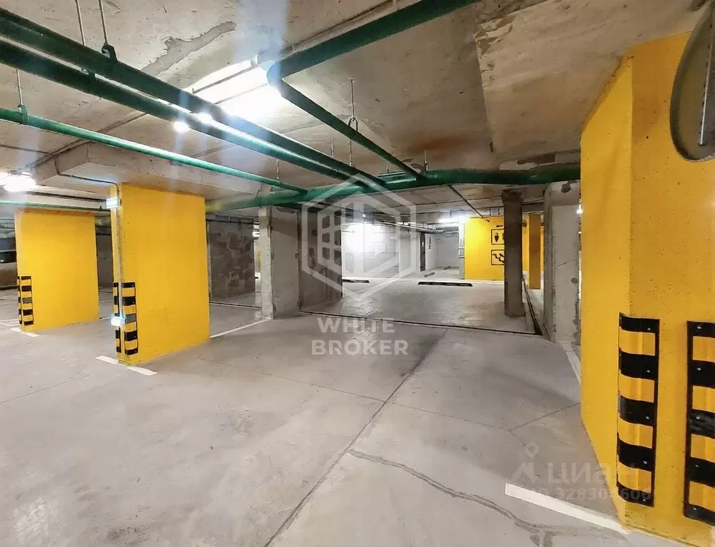 Гараж в Москва ул. Братьев Гранат, 6 (50 м) - Фото 0