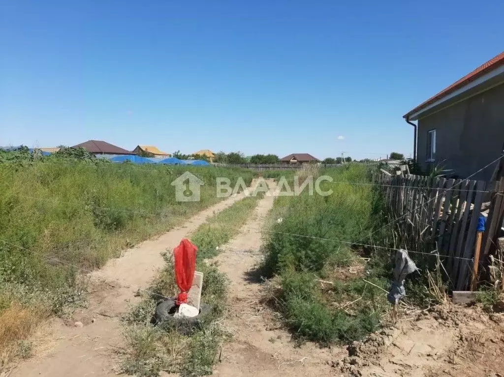 Участок в Астраханская область, Приволжский район, с. Три Протока ... - Фото 0