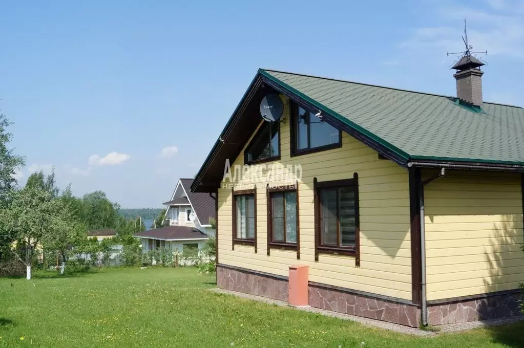 Дом в Ленинградская область, Выборгский район, Рощинское городское ... - Фото 1