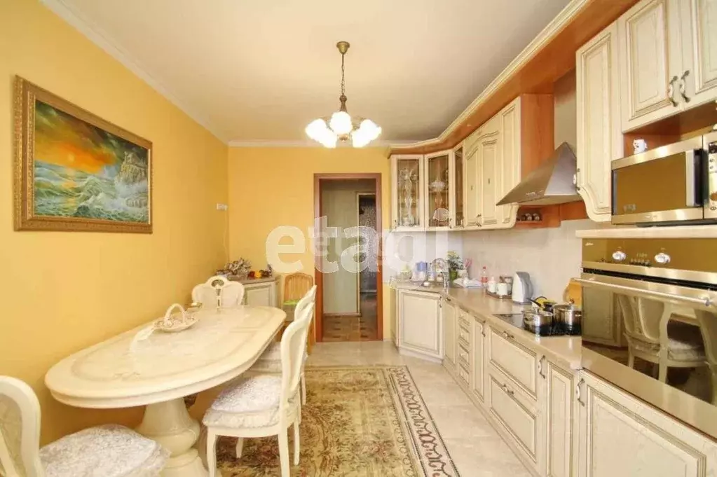 3-к кв. Тюменская область, Тюмень ул. Мельникайте, 132к1 (121.7 м) - Фото 1