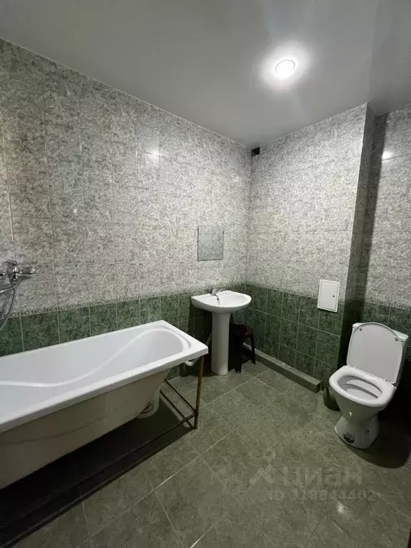 2-к кв. Кабардино-Балкария, Нальчик ул. Толстого, 180А (70.0 м) - Фото 1