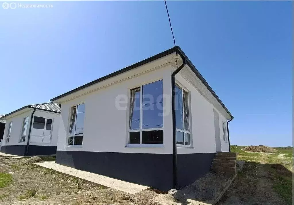 Дом в станица Раевская, улица имени Героя СССР Леонида Ждановского ... - Фото 0