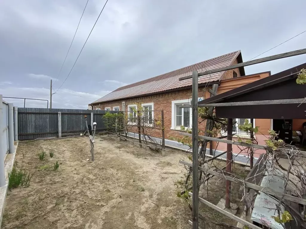 Дом в Астраханская область, Астрахань ул. Ульяны Громовой, 4 (70 м) - Фото 1