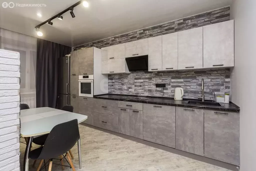 3-комнатная квартира: Тюмень, Калининский округ, Садовая улица, 135 ... - Фото 2