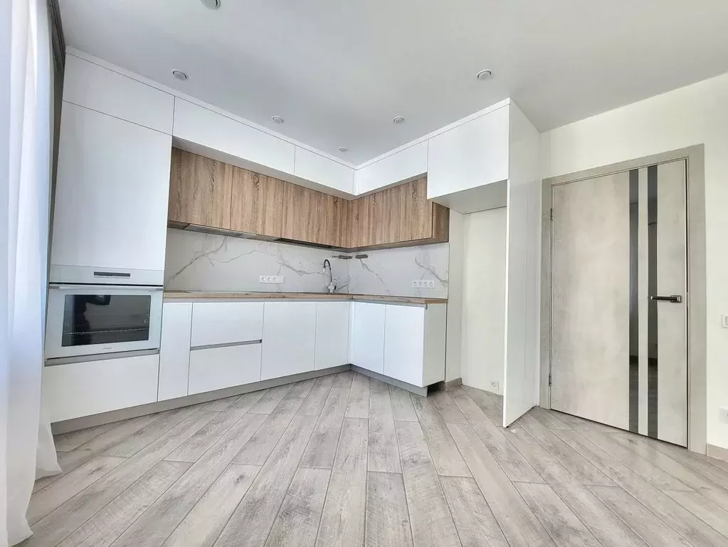 3-к кв. Омская область, Омск Взлетная ул., 13 (69.8 м) - Фото 1