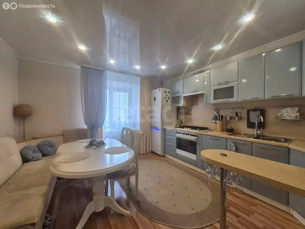3-комнатная квартира: Череповец, Октябрьский проспект, 51 (84 м) - Фото 1
