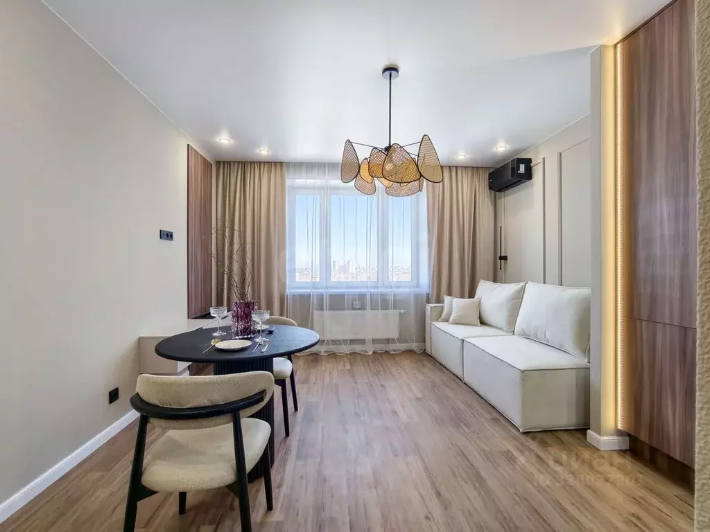 2-к кв. Тюменская область, Тюмень ул. Республики, 204к12 (69.6 м) - Фото 1