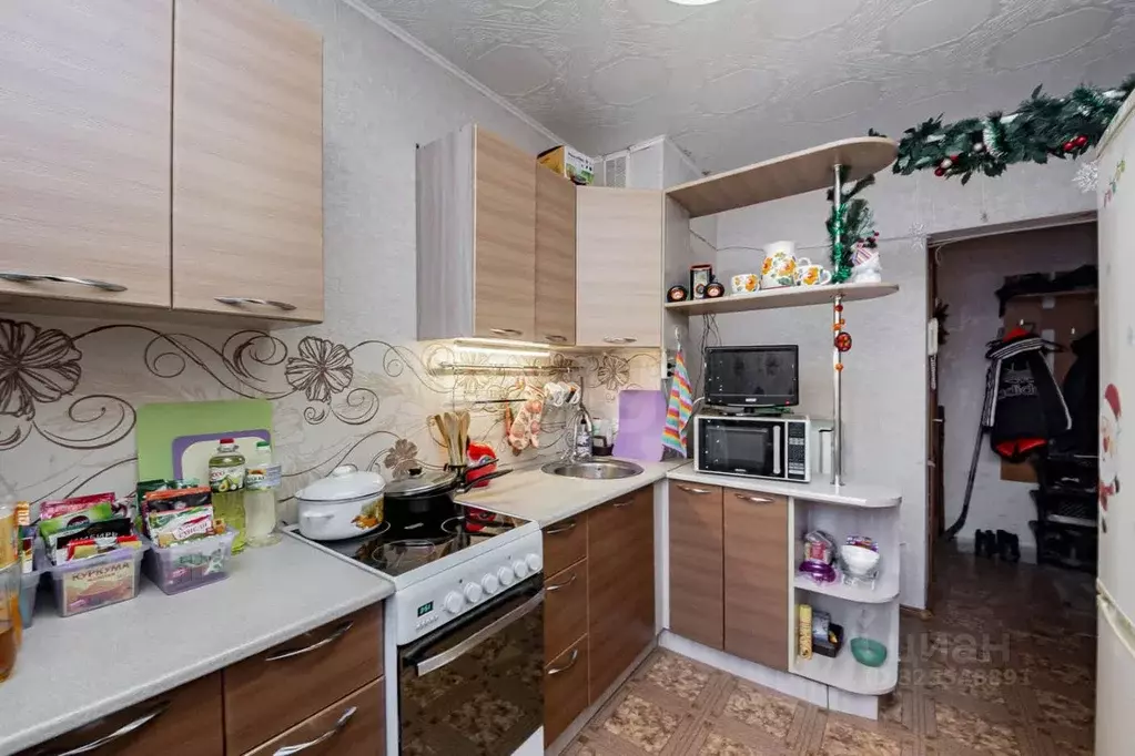 Комната Тюменская область, Тюмень ул. Мельникайте, 127а (49.0 м) - Фото 1