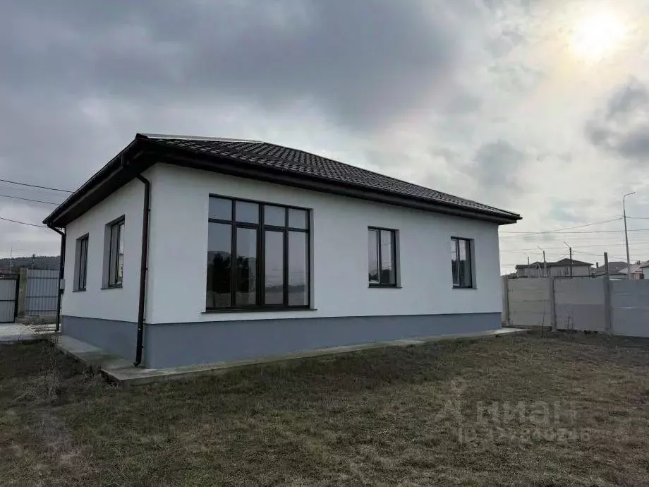 Дом в Крым, Симферопольский район, Трудовское с/пос, с. Строгоновка ... - Фото 1